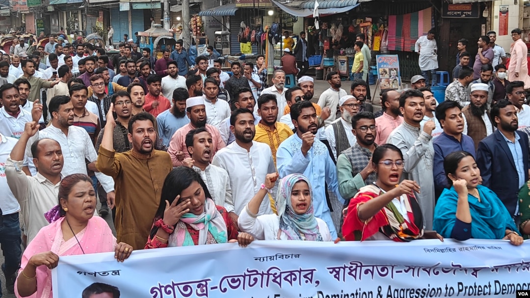 Supporters of Gono Odhikar Parishad, an opposition political party, hold a rally in Dhaka in support of the India Out campaign, Feb. 13, 2024. (Golam Quddus for VOA)