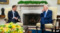 Presidenti Joe Biden gjatë takimit me Kryeministrin suedez Ulf Kristersson në Zyrën Ovale të Shtëpisë së Bardhë (5 korrik 2023)