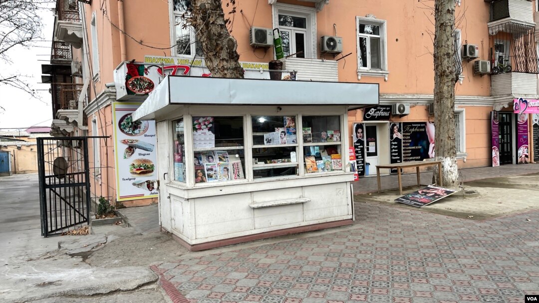 Gazetalar sotiluvchi do'kon, Xo'jand, Tojikiston