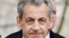 Mokonzi ya kala ya France Nicolas Sarkozy na milulu mya ya bakanisi bao bazwaki mpasi ya badongolomeso na Hôtel ya ba invalides, na Paris, 11 mars 2023.