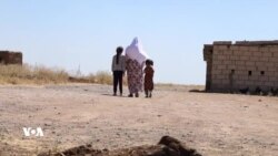 Çima Jinên Êzîdî yên li Kampa Holê Nasnameya Xwe Vedişêrin?