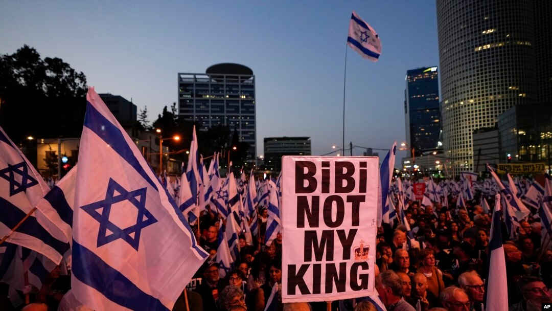 Israelis protest plans by Prime Minister Benjamin Netanyahu's government to overhaul the judicial system, in Tel Aviv, Israel, May 6, 2023. 