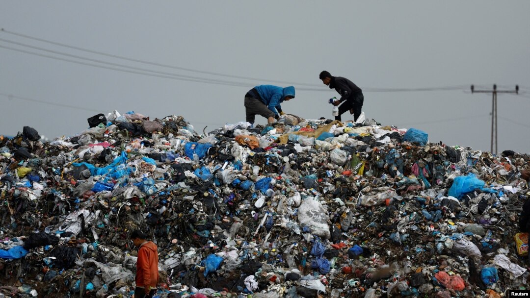 Axlat titib kun kechirayotgan falastinliklar, Rafah shahri, G'azo sektori, 29-yanvar, 2024. 