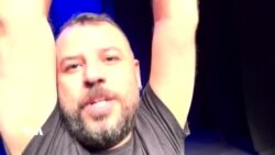 Şanoger Erdal Kaya Bi Stand Upa Kurdî Xwe Nîşan Dide
