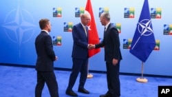 Sekretari i Përgjithshëm i NATO-s Jens Stoltenberg, presidentin turk, Recep Tayyip Erdogan dhe kryeministrin suedez Ulf Kristersson, takohen në prag të takimit të nivelit të lartë të NATO-s në Lituani. 10 korrik, 2023, Vilnius, Lituani.
