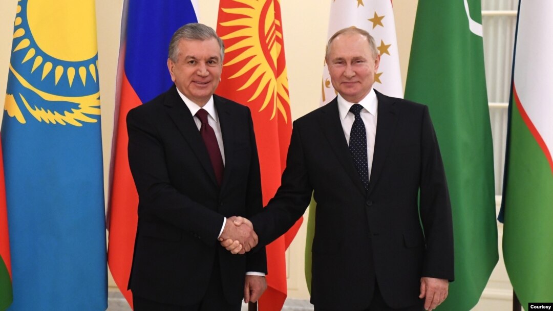 Rossiya va O'zbekiston rahbarlari MDH davlatlarining norasmiy sammitida. Sankt-Peterburg, Rossiya, 28-dekabr, 2022. 