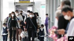 中国开放边境后，中国乘客抵达泰国曼谷的素万那普国际机场。（2023年1月9日）