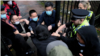香港抗议者和中国驻曼彻斯特领事馆工作人员发生冲突
