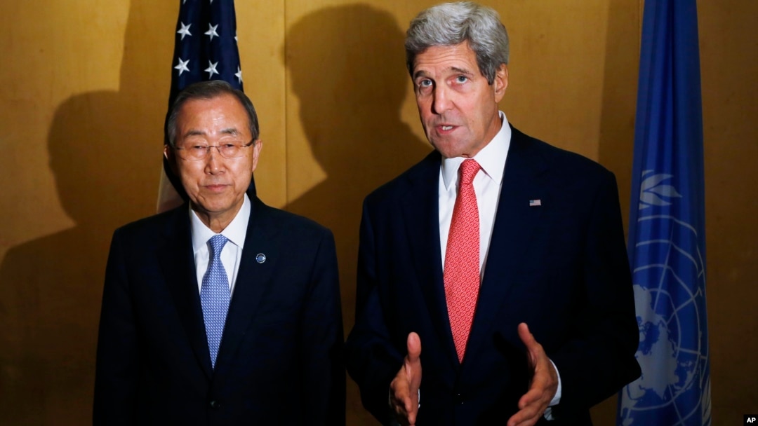 U.S. Secretary of State John Kerry, right, and U.N. Secretary General Ban Ki-Moon make statements to reporters in Cairo, Egypt, July 21, 2014. 