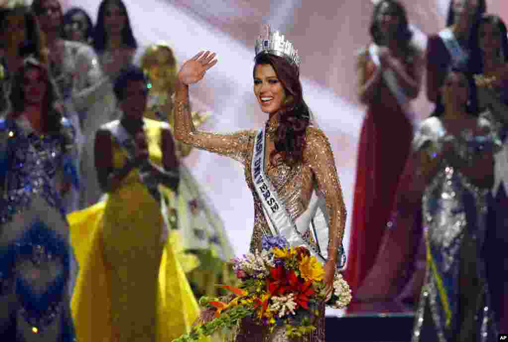 Iris Mittenaere of France waves to the crowd shortly after being proclaimed the new Miss Universe 2016 in coronation at the Mall of Asia in suburban Pasay city, south of Manila, the Philippines.