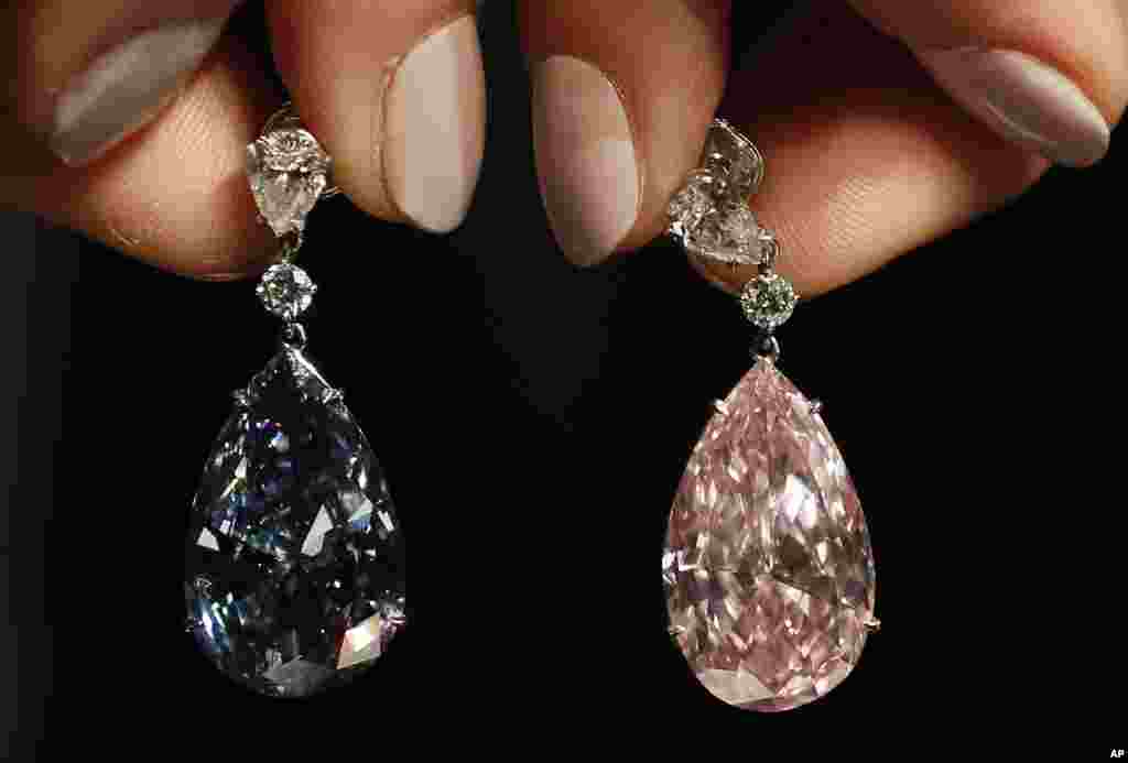 The Apollo blue diamond and the Artemis pink diamond earrings are displayed at Sotheby&#39;s auction rooms in London.
