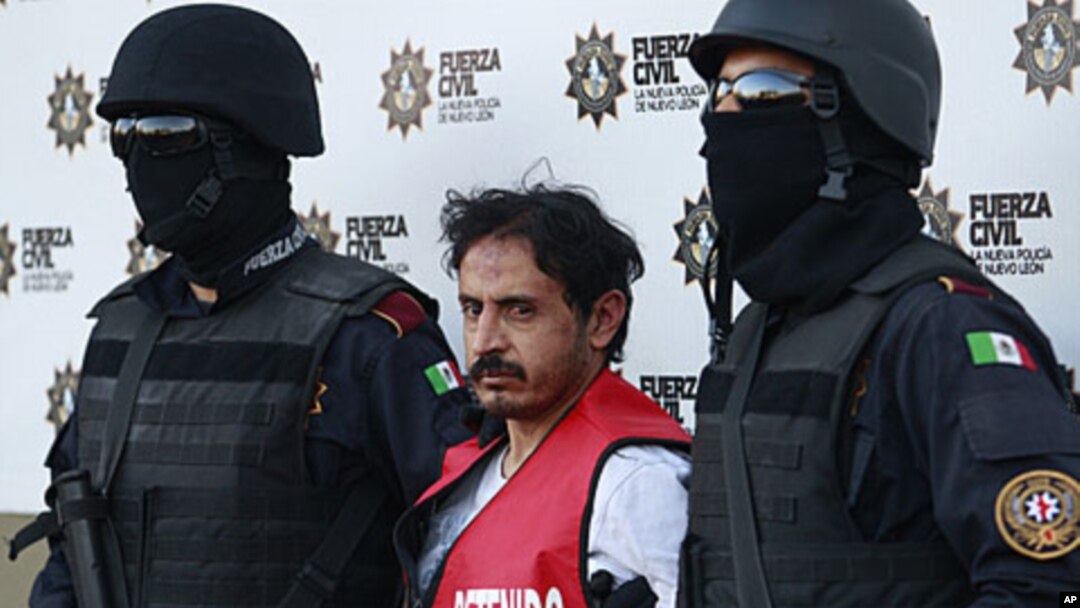 Baltazar Saucedo Estrada (C) is presented to the media at police headquarters in Monterrey, January 6, 2012.