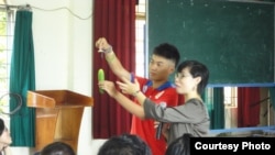 Phan Thi Hoai Yen guides students at a Vietnamese high school on how to use a condom. (Courtesy: AIESEC)