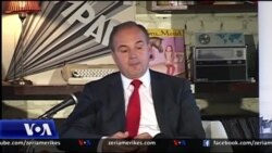 Hoxhaj promovon librin në Tiranë