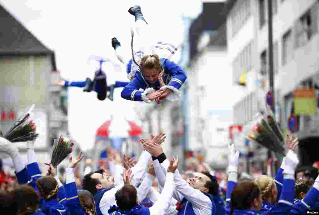 A dance group performs during the "Rosenmontag", Rose Monday parade in Cologne, Germany.