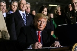 Президент США Дональд Трамп підписує закон про Оборонний бюджет на 2020 рік