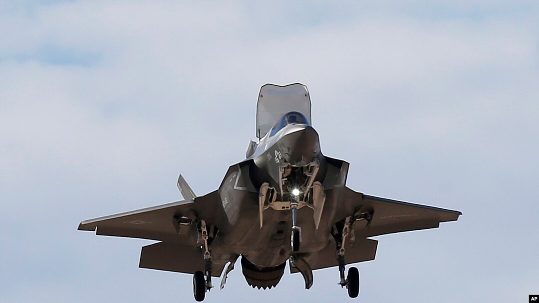 미 해병대 소속 F-35B 전투기가 애리조나 주 유마의 해병대 항공기지에서 이륙하고 있다. (자료사진)