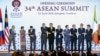 东盟国家领导人2019年6月23日在泰国曼谷举行的第34届东盟峰会上合影。