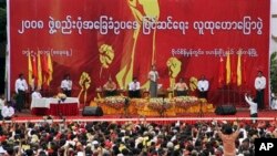 ၂၀၀၈ ဖွဲ့စည်းပုံပြင်ဆင်ရေး လူထုဟောပြောပွဲများမှ မြင်ကွင်းတခု။