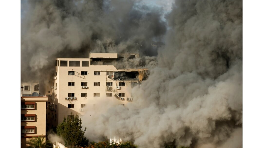 Smoke rises following an Israeli air strike on a building, amid a flare-up of Israeli-Palestinian fighting, in Gaza City May 17, 2021.