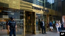 Вход в Башню Трампа (Trump Tower) в Нью-Йорке