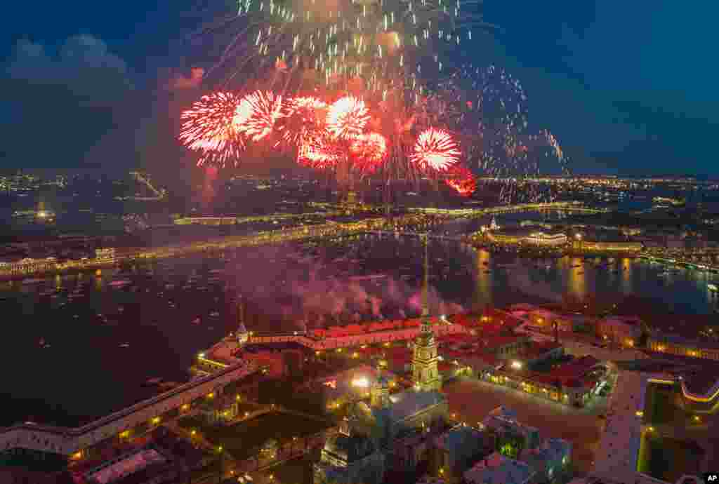 Fireworks explode over the Saint Peter and Paul Fortress and the Neva River during a celebration of the 72nd anniversary of the defeat of the Nazis in World War II, in St.Petersburg, Russia, May 9, 2017.