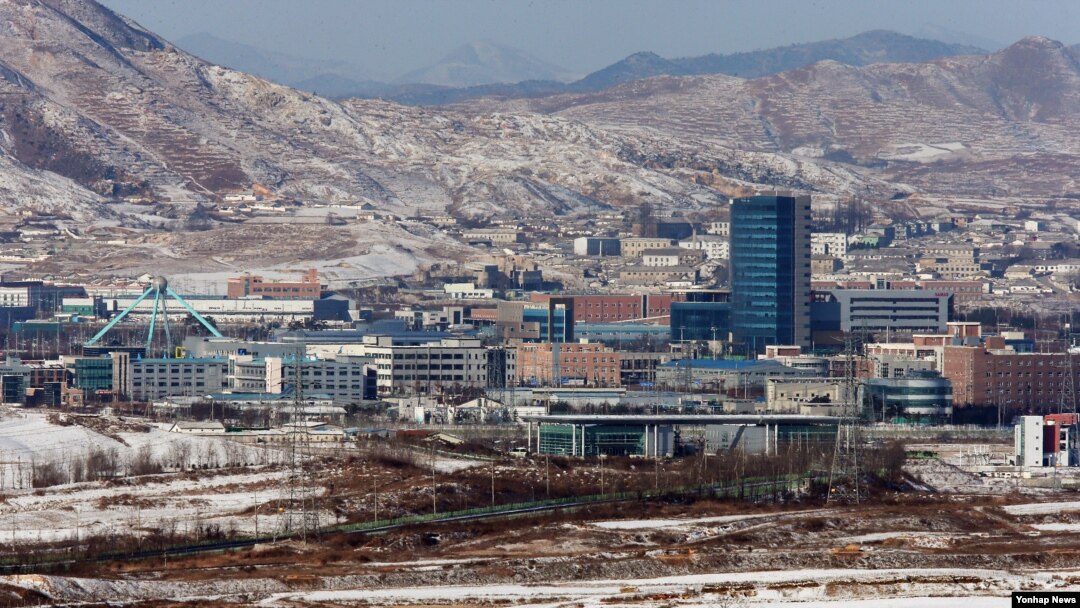 판문점 인근 도라산 전망대에서 바라본 개성공단 (자료사진)