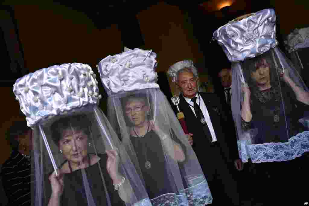 Participants of &#39;&#39;Prioresses Procession&#39;&#39;, take part in the ceremony in honor of Domingo de La Calzada Saint (1019-1109), who helped poor people and pilgrims, in Santo Domingo de La Calzada, northern Spain, May 10, 2017.