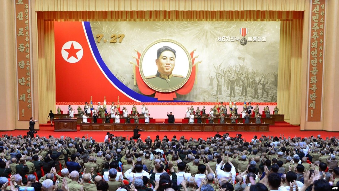 김정은 북한 국무위원장이 27일 평양 4.25 문화회관에서 열린 제6회 전국 노병대회에서 연설했다.