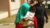 Maryam Sanda a wani lokaci da ta ke fita daga kotu dauke da 'yarta