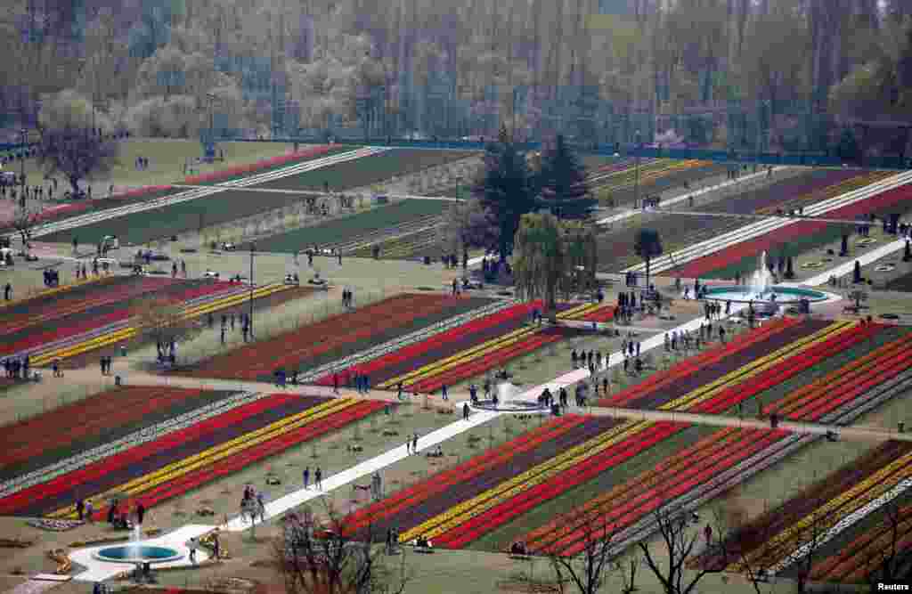 Visitors walk inside Kashmir&#39;s tulip garden in Srinagar, India, April 3, 2017.