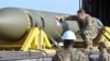 Військово-повітряні сили США 2 травня опублікували рідкісні зображення зброї GBU-57, відомої як Massive Ordnance Penetrator (Масивний проникний снаряд). Роздатковий матеріал АР