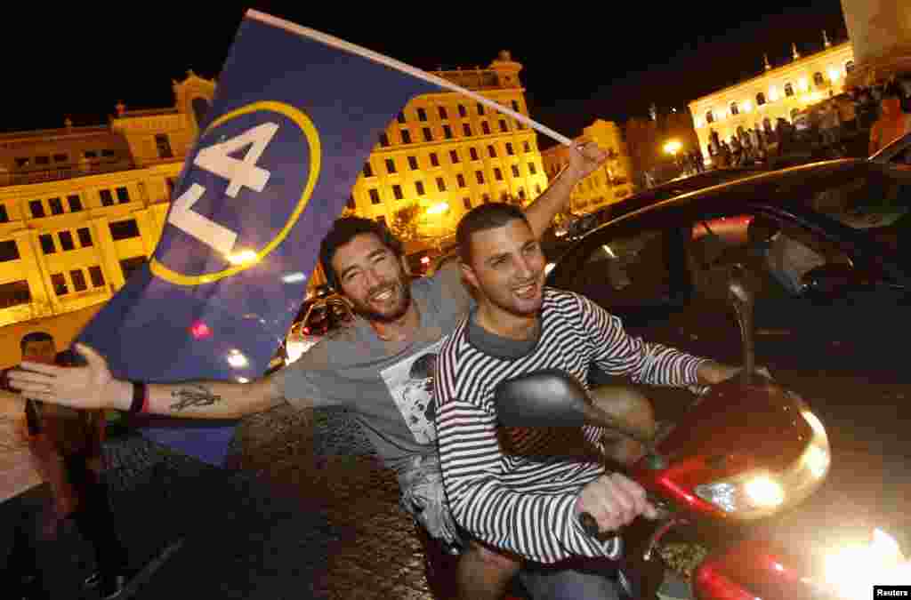 Supporters of an opposition Georgian Dream coalition celebrate exit poll results in Tbilisi, Georgia, October 1, 2012. 