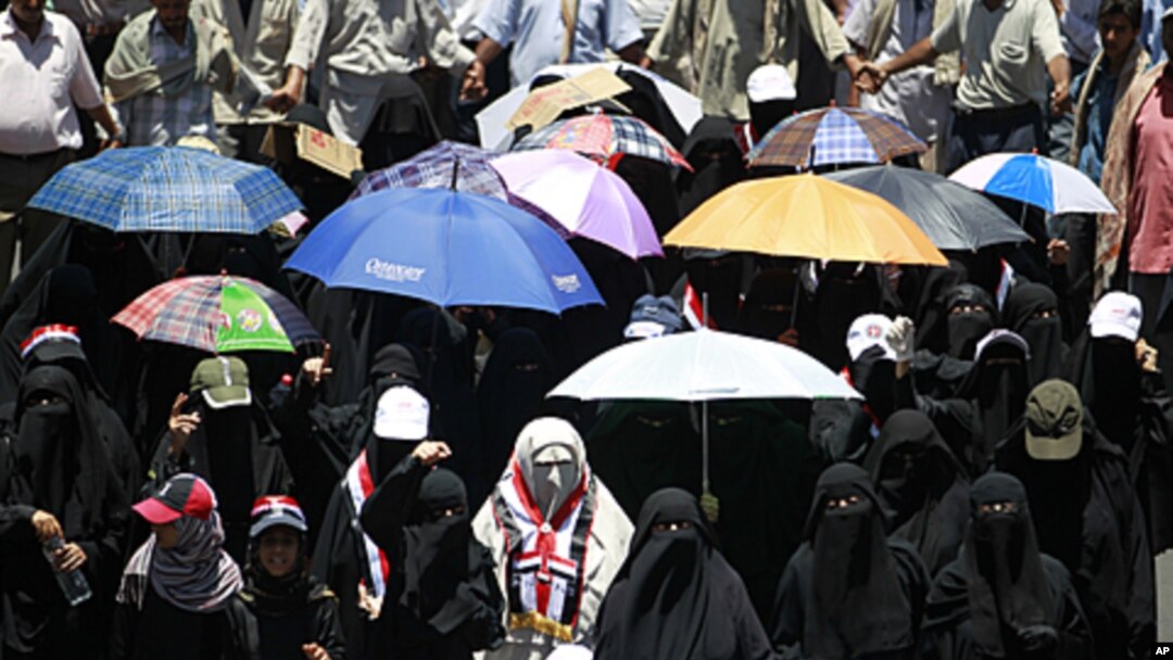 Women march during a demonstration demanding the ouster of Yemen's President Ali Abdullah Saleh in the southern city of Taiz, April 16, 2011