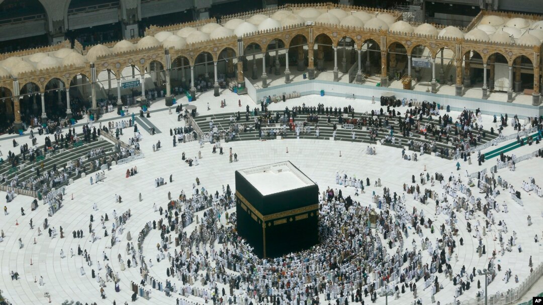A relatively few number of Muslims pray around the Kaaba, the cubic building at the Grand Mosque, in the Muslim holy city of Mecca, Saudi Arabia, March 4, 2020. 