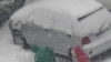 北京街头忙碌的铲雪人