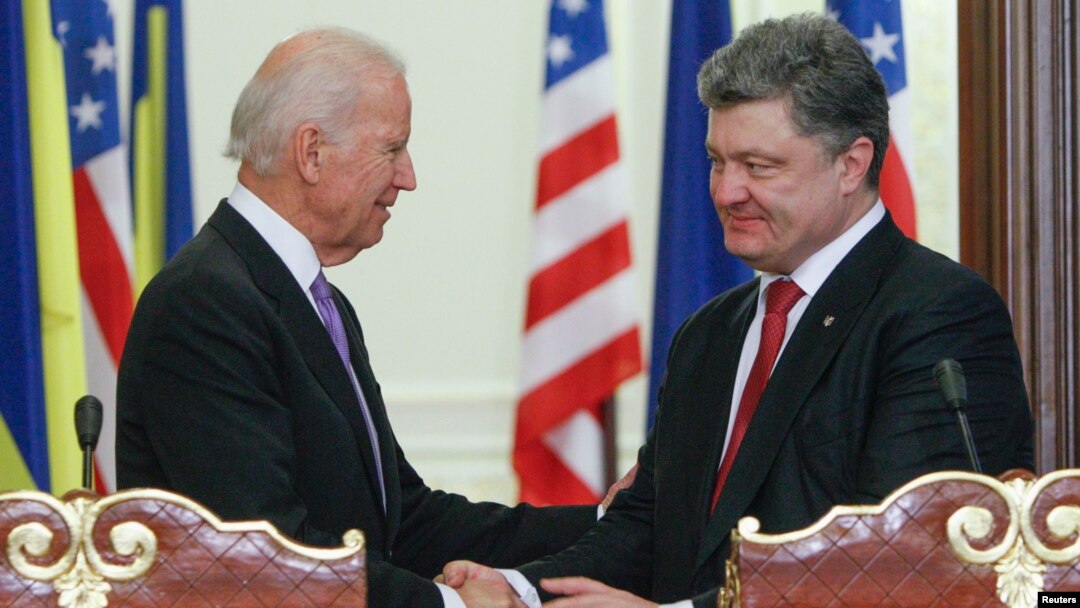 FILE - U.S. Vice President Joe Biden (L) shakes hands with Ukraine's President Petro Poroshenko during a news conference in Kyiv, November 2014. 