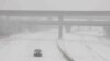 美国中部遭遇冰雪袭击,强风暴同时向东移动