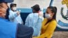 Los supermercados en Guatemala abren con restricciones de protección y distancia social.