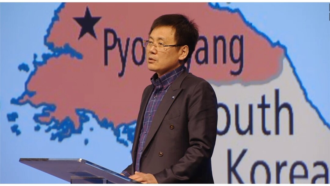 지난 2016년 노르웨이 수도 오슬로에서 열린 연례 국제 인권행사 ‘오슬로자유포럼’에서 정치범 수용소 출신 탈북자 정광일 씨가 연설하고 있다. 사진 출처 = 오슬로포럼 공식웹사이트. (자료사진)
