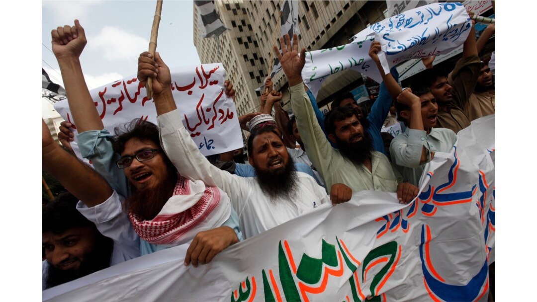Supporters of Jamaat-ud-Dawa chant slogans during a protest in Karachi, Pakistan, June 27, 2014. The U.S. State Department has named Jamaat-ud-Dawa a "foreign terrorist organization," a status that freezes assets it has under U.S. jurisdiction.