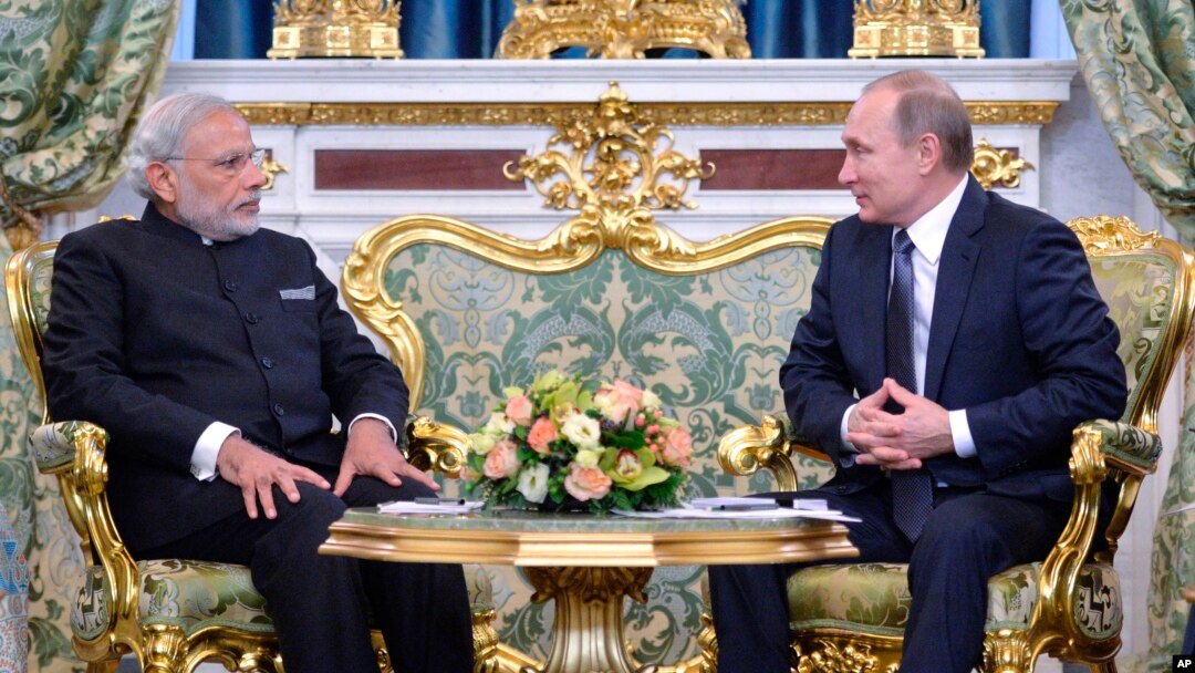 Russian President Vladimir Putin, right, meets with Indian Prime Minister Narendra Modi at the Kremlin in Moscow, Dec, 24, 2015. 