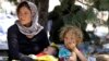 Jineke Êzîdî û zarokên wê li kampeke Duhokê ne