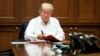 UMongameli Donald J. Trump usebenza ngesikhathi egula esibhedlela seWalter Reed National Military Medical Center eBethesda kwele Melika., Oct. 3, (Official White House photo by Joyce N. Boghosian)