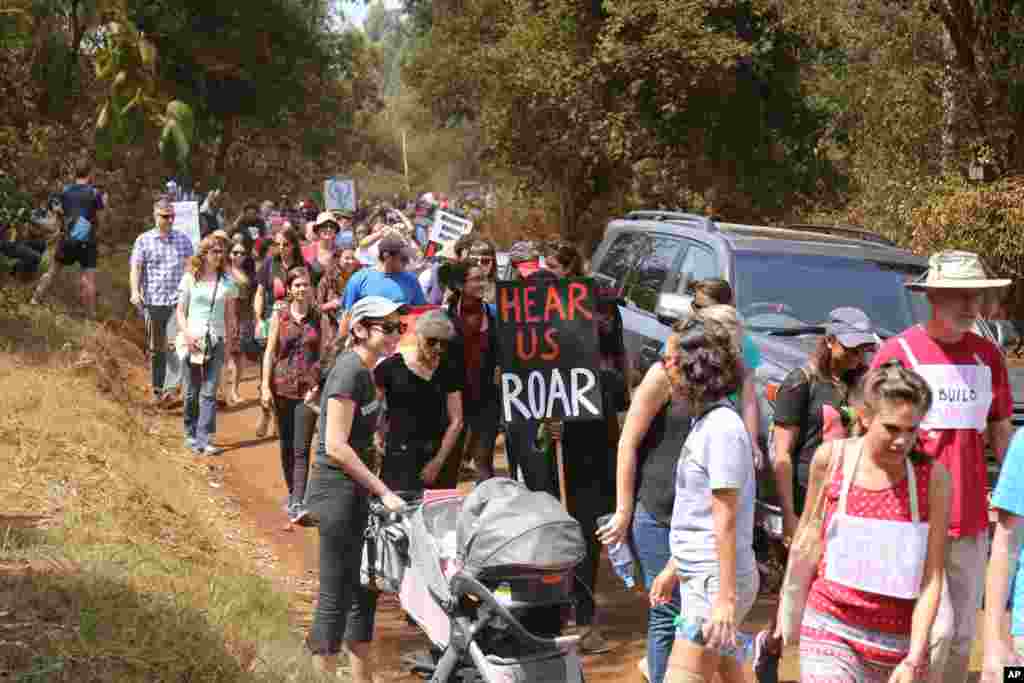 Participants in the Women's March, march through Nairobi's Karura forest in Kenya, Jan. 21, 2017. (Photo: J.Craig/VOA)