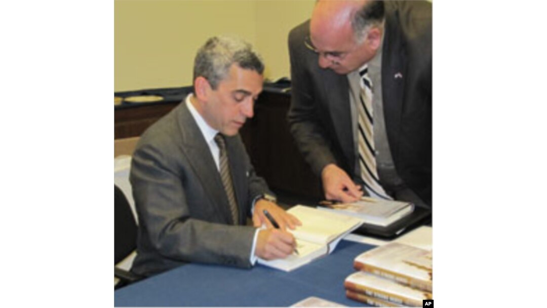 Lee Smith signs copies of his book, 'The Strong Horse: Power, Politics and the Clash of Arab Civilizations.'