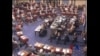 视频报道：国会医保之争反映国会及民间有关政府角色的意识形态之争，这种对峙危及美国政府预算的稳定性。