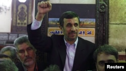  Iran's President Mahmoud Ahmadinejad (C) gestures in front of the shrine of Prophet Muhammad's grandson Hussein ibn Ali at the Al-Hussein mosque, in old Cairo, Egypt, Feb. 5, 2013.