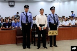薄熙来出庭受审。