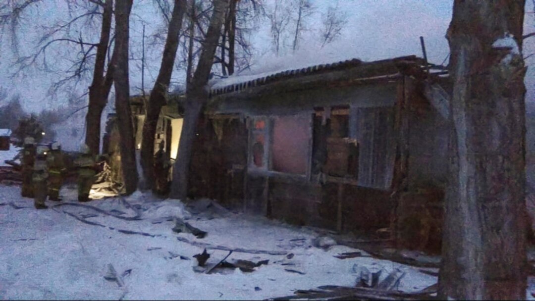 10 o'zbek halok bo'lgan yong'indan keyin... Prichulimskiy qishlog'i, Tomsk, Rossiya, 21-yanvar, 2020